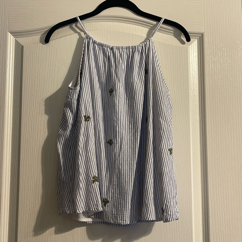 Super cute halter top - Picture 2 of 7